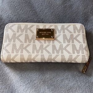 Michael Kors Zip Wallet!